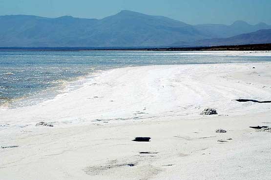 جمع‌آوری نمک از سطح دریاچه ارومیه صحیح نیست