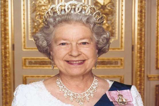 ملکه الیزابت در میدان نقش جهان