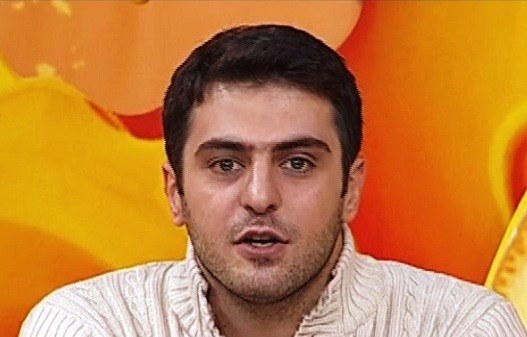 انتقادات تند مجری برنامه زنده شبکه 3 از علی دایی