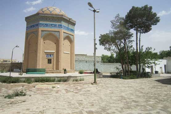 تنها بنای برج آرامگاهی اصفهان در تصرف منازل مسکونی