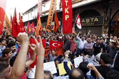 هزاران معترض ترک همچنان خواستار استعفای اردوغان