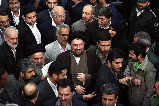 14 بهمن، اولین‌ تصمیم‌گیری‌های‌ کلان‌ انقلابیون
