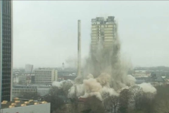 تخریب برج ۲۱ طبقه در چند ثانیه (+تصاویر)