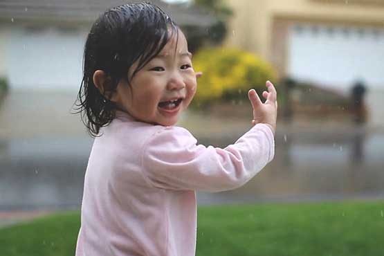 شادی کودکی که باران کشف کرد