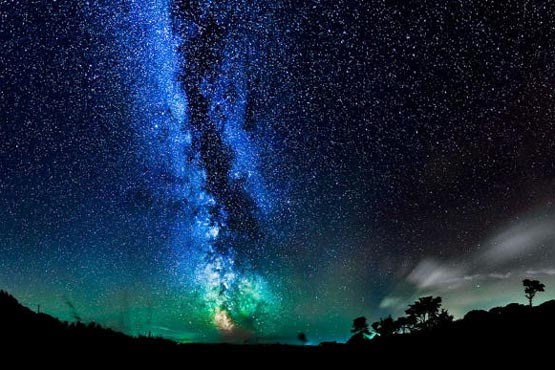 کهکشان راه شیری و آسمان پرستاره جزیره وایت بریتانیا، عکاس: Chad Powell .