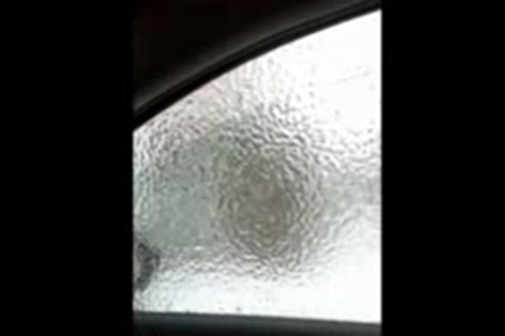 پنجره ای از جنس باران یخ زده