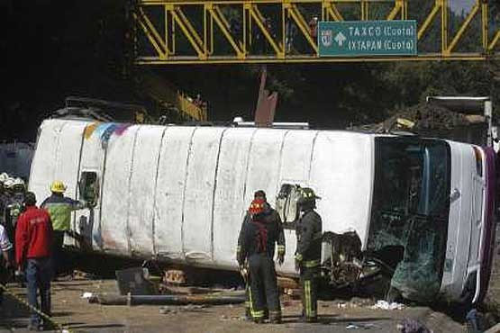 مرگ 33 نفر بر اثر برخورد اتوبوس با کامیون در مکزیک