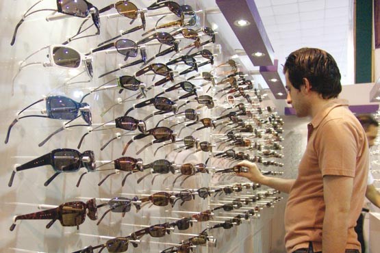 عینک آفتابی استاندارد چند؟