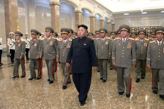 چرا رهبر کره شمالی مقابل دوربین می لنگید؟