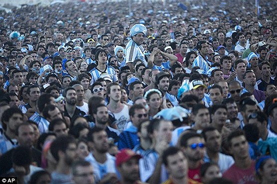 هواداران آرژانتینی به جان هم افتادند+عکس