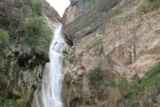 دیدنی‌های خرم آباد: «آبشار نوژیان»