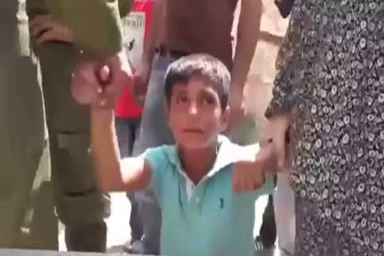 8 صهیونیست مسلح  و یک کودک فلسطینی