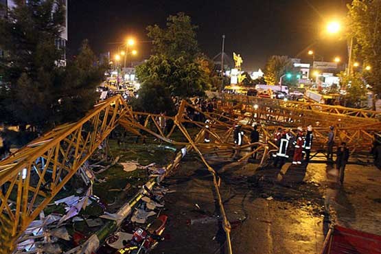 سقوط خونین جرثقیل در مشهد + عکس