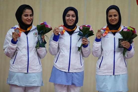 بانوی طلایی در کنار ستاره‌های والیبال ایران+عکس