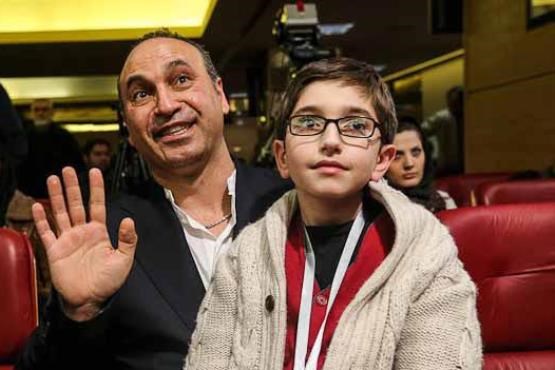 حمید فرخ‌نژاد با پسرش همبازی می‌شود