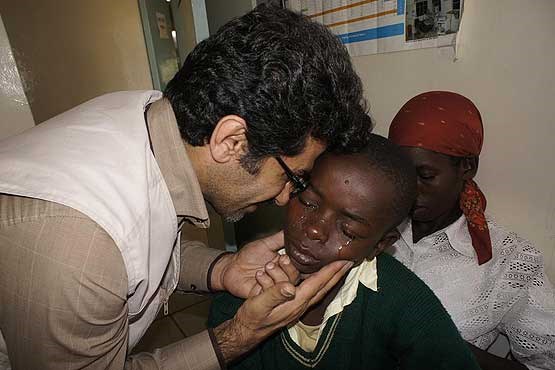 یک پزشک ایرانی، منجی بیماران آفریقایی شد + عکس