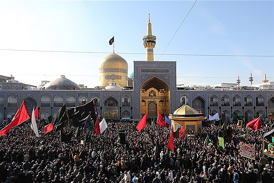 تصویر بیش از ۳میلیون زائر در مشهد حضور دارند