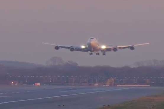 فرود اضطراری و پرخطر بوئینگ 747 + فیلم