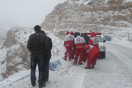 بارش برف در ۱۸ استان ۴۲ هزار نفر را زمین‌گیر کرد