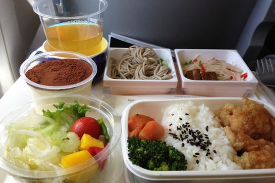 چرا مزه غذا در هواپیما تغییر می کند؟