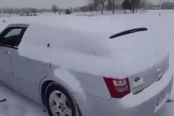پاک کردن برف روی اتومبیل بدون دخالت دست