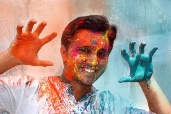 شادمانی جشنواره رنگ هولی هند