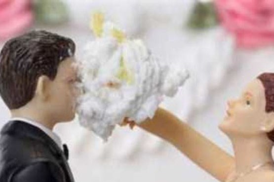 مجسمه های دیدنی عروس و داماد روی کیک عروسی + عکس