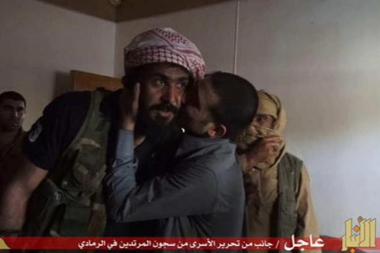 داعش زندانیان الرمادی را آزاد کرد+ مجموعه عکس