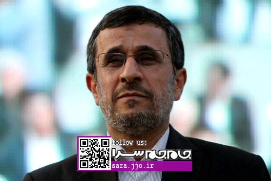 تلاش محمود احمدی‌نژاد برای آرام کردن کودک گریان [عکس]