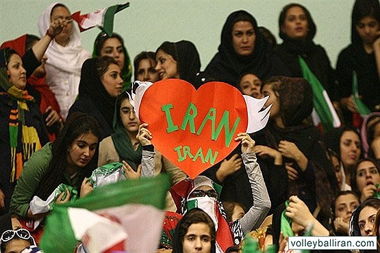 ورود بانوان به سالن مسابقه ایران - آمریکا ممنوع!