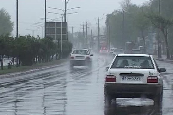 وزش باد شدید در تهران / فعالیت سامانه بارشی در غرب کشور و سیلابی شدن رودخانه‌ها