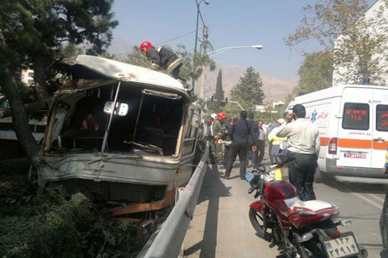 واژگونی اتوبوس در تهران 21 مصدوم داشت + عکس