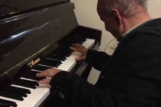 استاد برجسته نابینای پیانو درگذشت