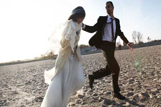 فرار معجزه آسا در لباس عروس !+تصاویر