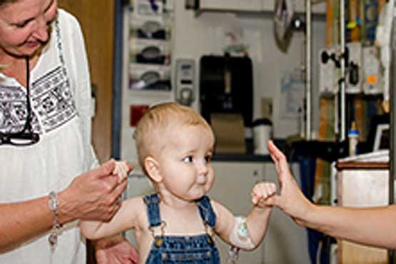 درمان کودک مبتلا به سرطان خون + عکس
