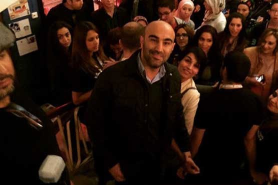 سلفی بازیگر ایرانی با مردم استکهلم + عکس