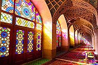 تصویر تراز معماری ایرانی را در شبکه افق ببینید