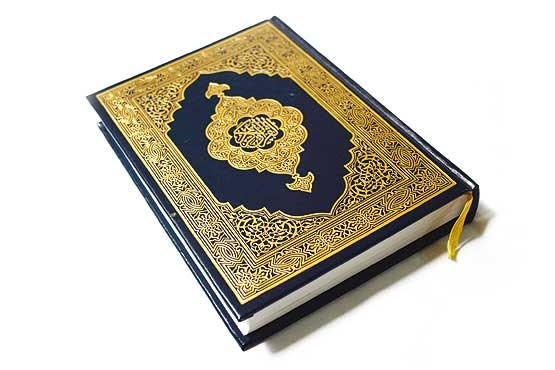 قرائت یک آیه کتاب خدا در رمضان معادل خواندن تمام قرآن است