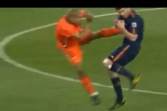تصویر 10 لحظه زشت در تاریخ جام جهانی فوتبال