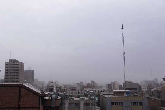 گرد و غبار در تهران ادامه دارد