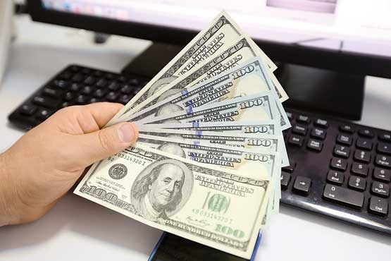 خرید و فروش ارز آزاد در بانک‌ها رسماً کلید خورد