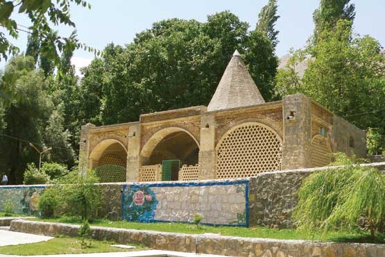 پارک سرچشمه خوانسار و مقبره «باباپیر»
