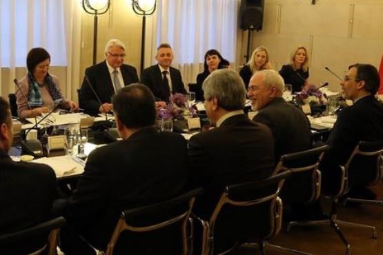 خوش و بش فارسی وزیر خارجه لهستان با ظریف  + عکس