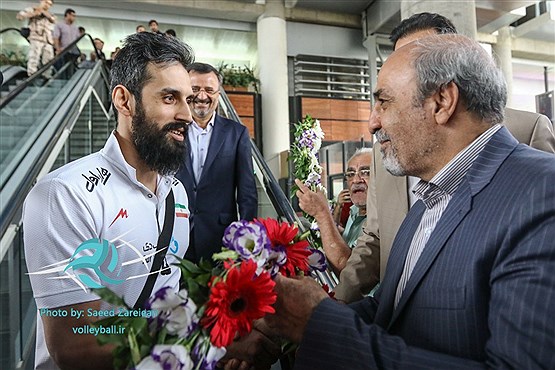 معروف پاداش ها را به هم تیمی هایش داد/بازگشت 2 ستاره خواب آلود والیبال ایران!