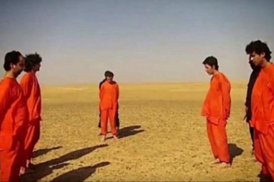 سر بریدن همزمان 5 جوان سوری به‌دست داعش+ فیلم