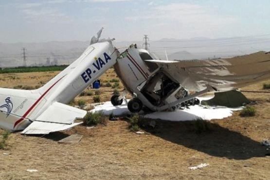 سقوط هواپیمای آموزشی در نظرآباد کرج + فیلم و عکس