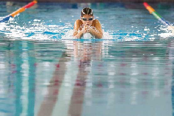 شناگر 10 ساله رکورد قهرمان المپیک را شکست