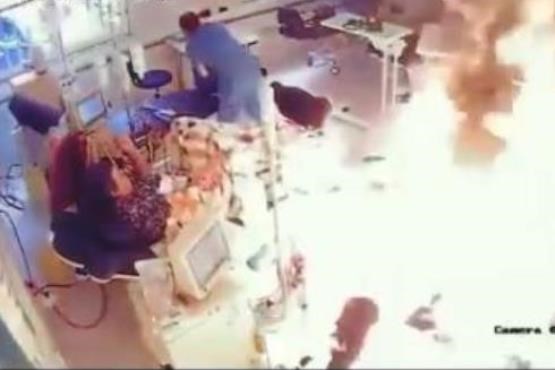 آتش زدن یک بیمار روی تخت بیمارستان! + فیلم