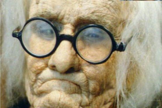محمود بصیری در نقش یک زن 120 ساله + عکس