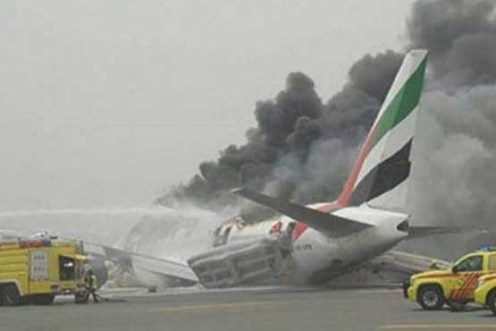 لحظه انفجار و آتش سوزی بوئینگ 777 امارات + فیلم